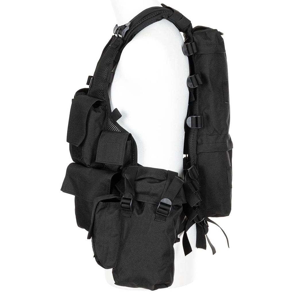 Chaleco táctico negro con 12 bolsillos, vista frontal con hombreras acolchadas y bolsillos utilitarios