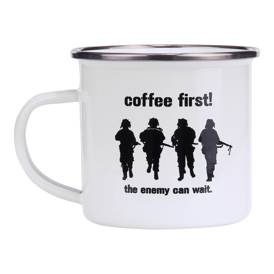 Taza esmaltada COFFEE FIRST! 300 ml verde con diseño de soldados