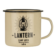 Taza esmaltada Outdoor Lantern 500 ml color arena con estampado de lámpara de petróleo