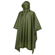 Poncho rip-stop verde con funda que muestra corchetes y ojales metálicos