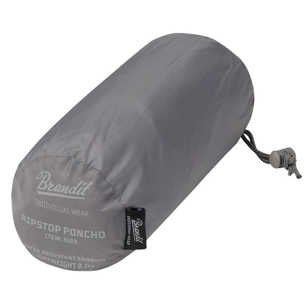 Poncho rip-stop verde con funda plegada, poliester resistente, ocho botones y seis ojales metálicos