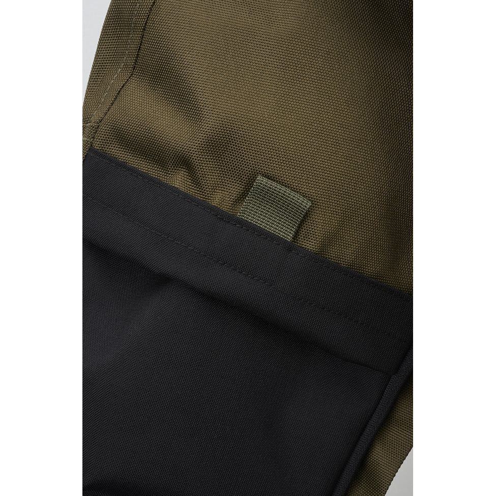 Chaqueta táctica PERFORMANCE verde de BRANDIT con cierre central y múltiples bolsillos