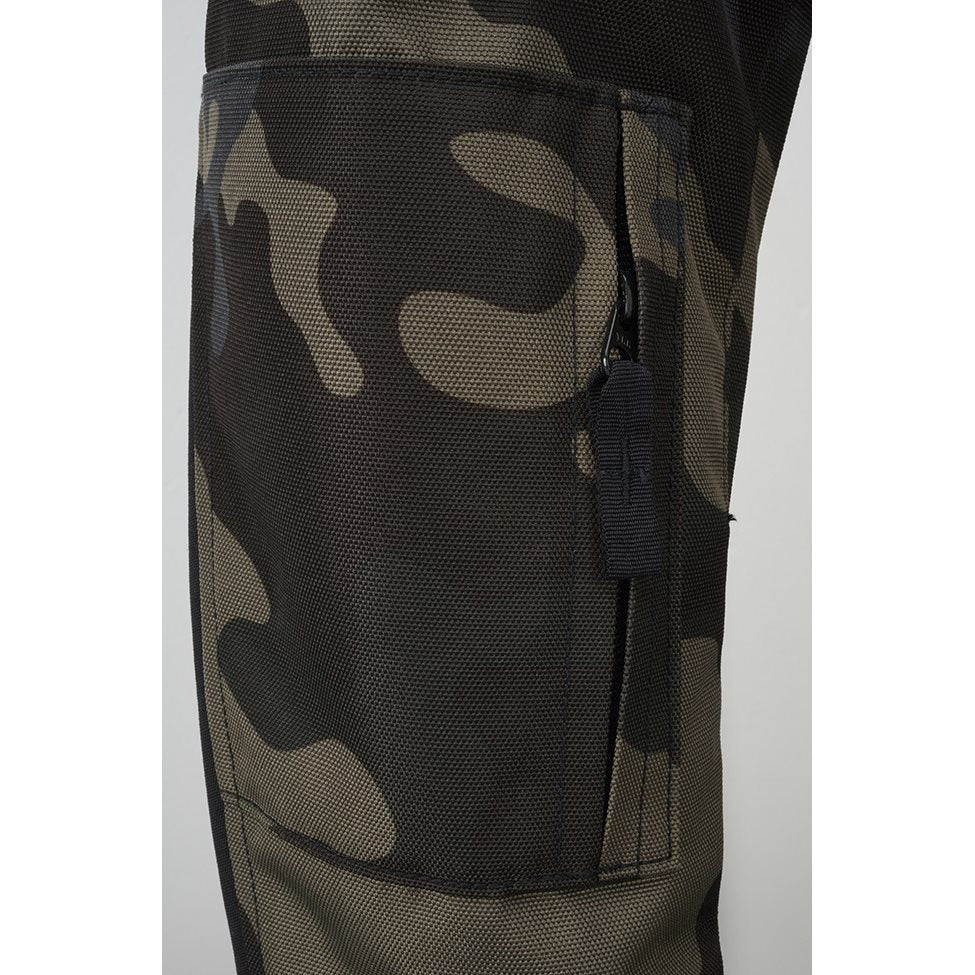 Chaqueta PERFORMANCE BRANDIT en tejido 900D/500D mostrando bolsillos y cierre central