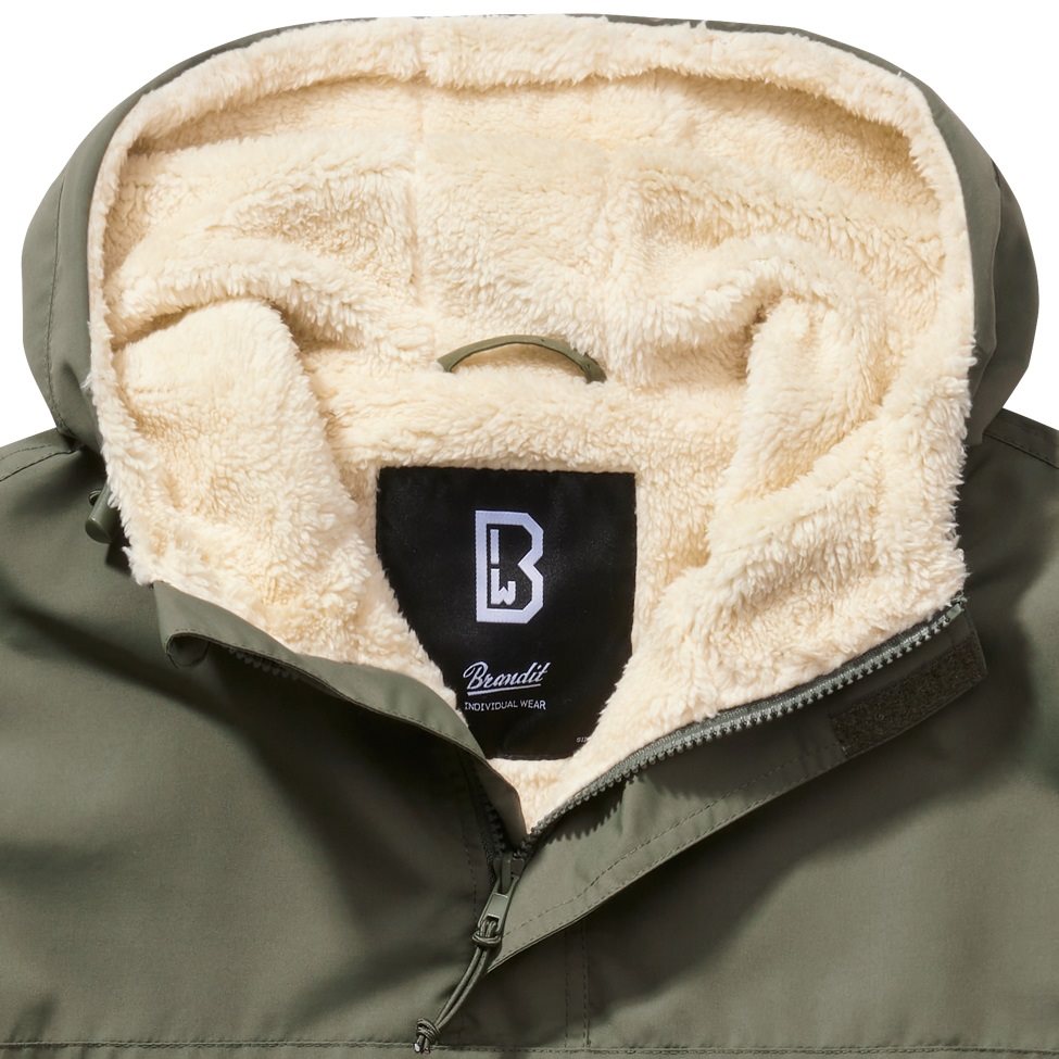 Chaqueta Windbreaker Sherpa Zeená con forro de borrego sintético y tres bolsillos con cremallera, vista frontal