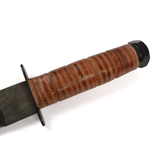 Cuchillo de combate US Marine Corps con hoja negra, empuñadura de cuero y funda de cuero negro con correa para muslo