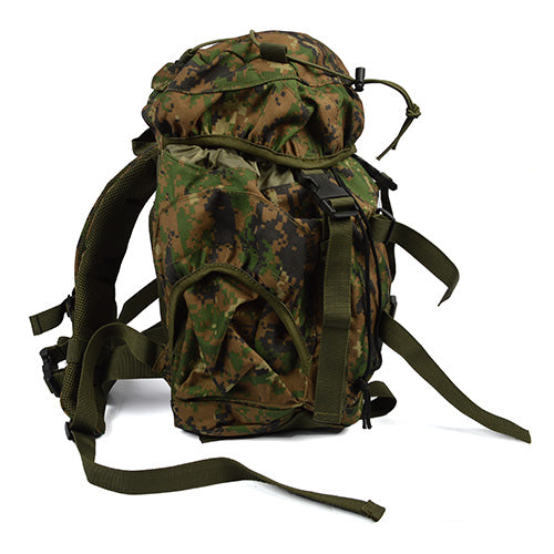 Mochila RECON 15L en patrón ACU DIGITAL, pequeña y espaciosa, con funda para lluvia incluida