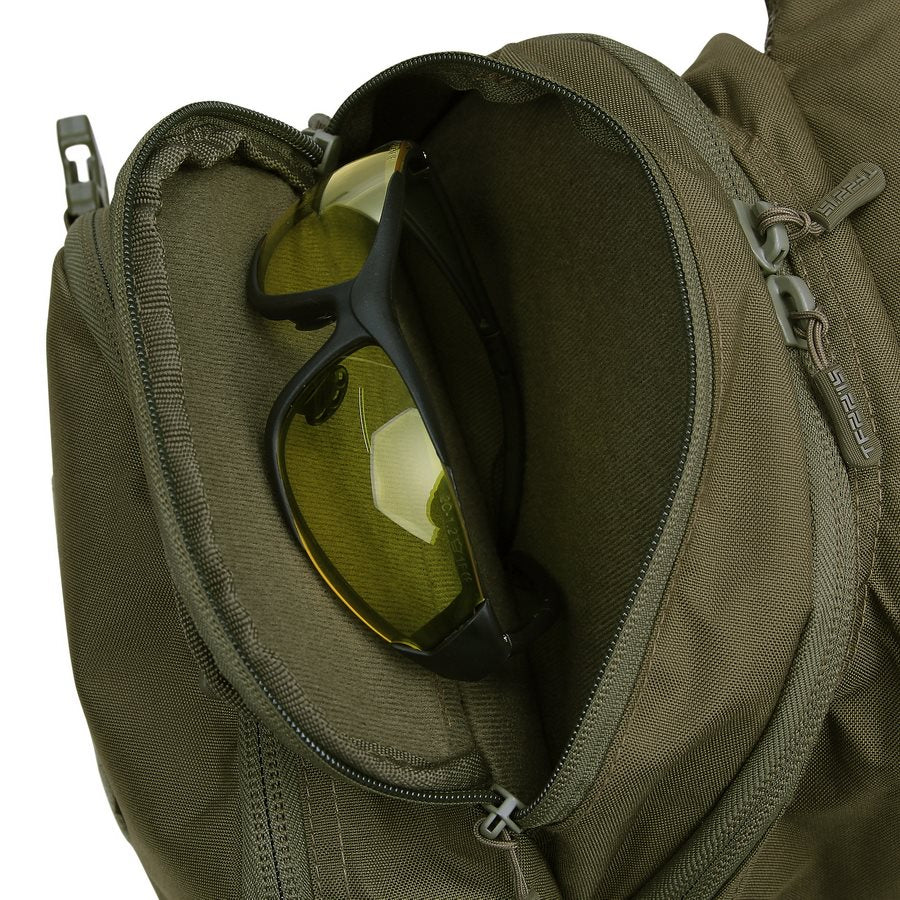 Mochila BUSHMATE PRO negra en Cordura 500D con funda reflectante naranja integrada