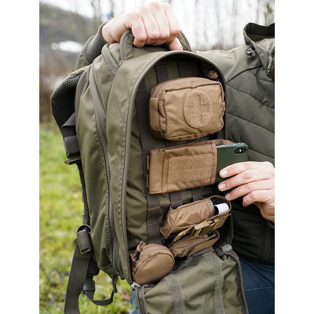 Mochila BUSHMATE PRO negra en Cordura 500D con funda reflectante naranja integrada