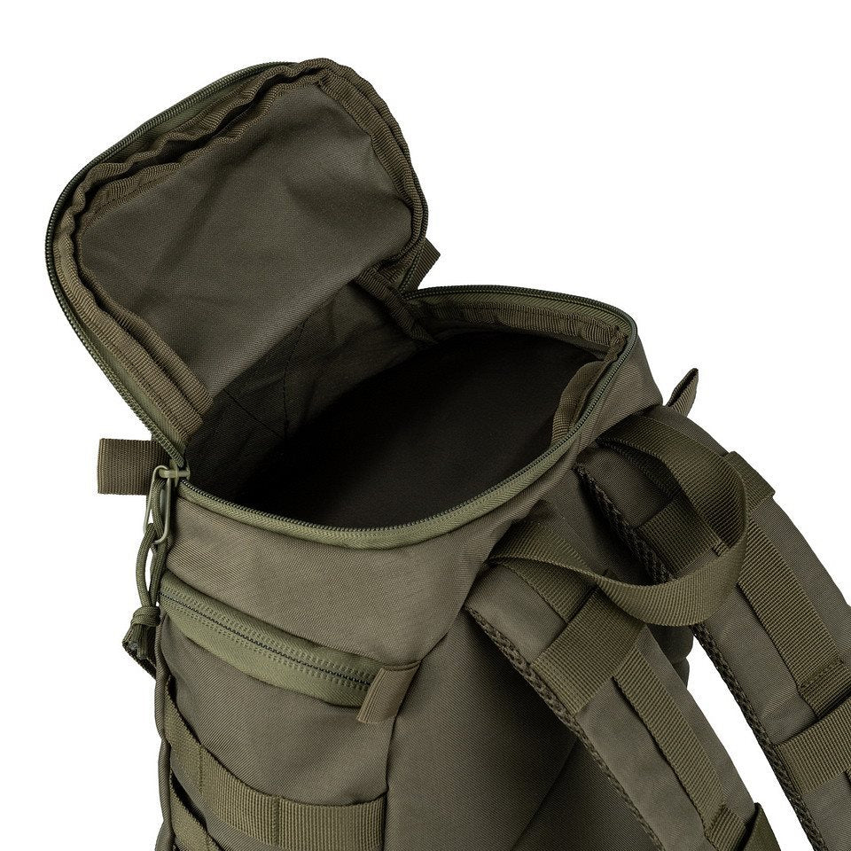 Mochila OPERATOR 20 L verde con entrada frontal no convencional para fácil llenado y acceso al equipo