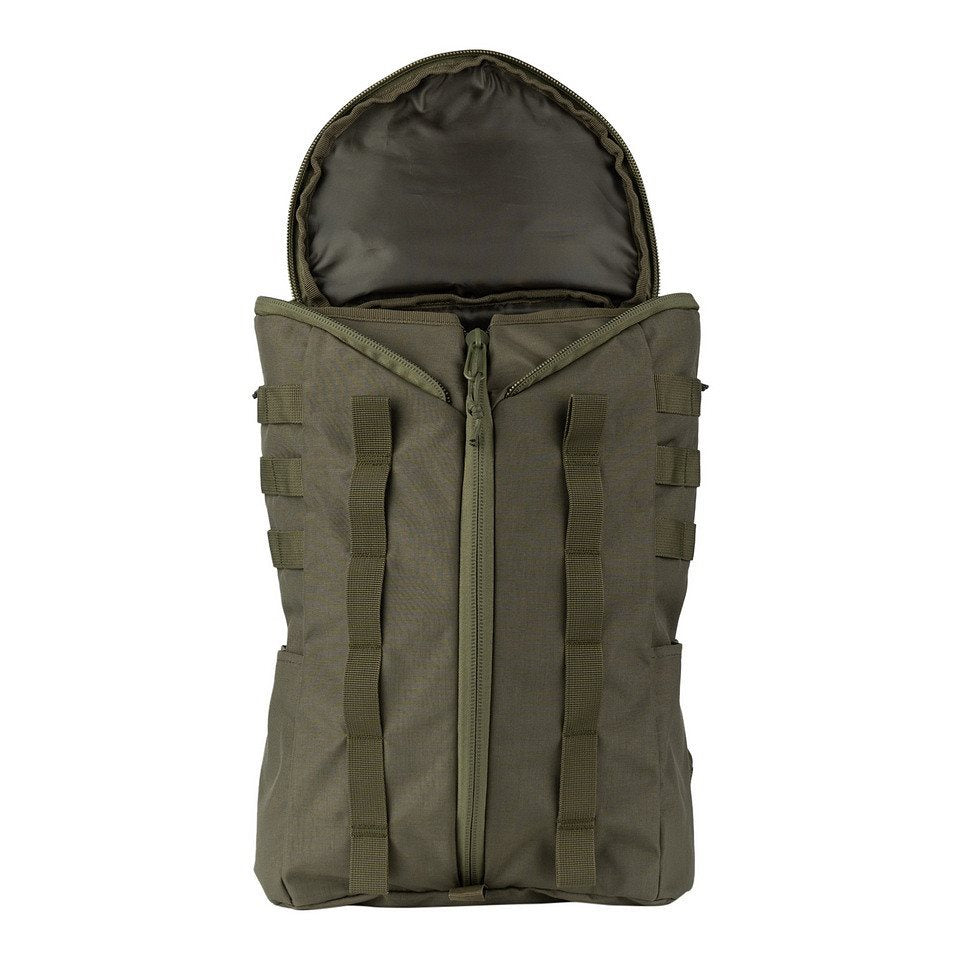Mochila OPERATOR 20 L verde con entrada frontal no convencional para fácil llenado y acceso al equipo