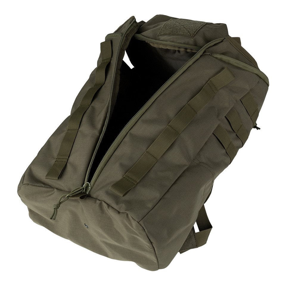 Mochila OPERATOR 20 L verde con entrada frontal no convencional para fácil llenado y acceso al equipo