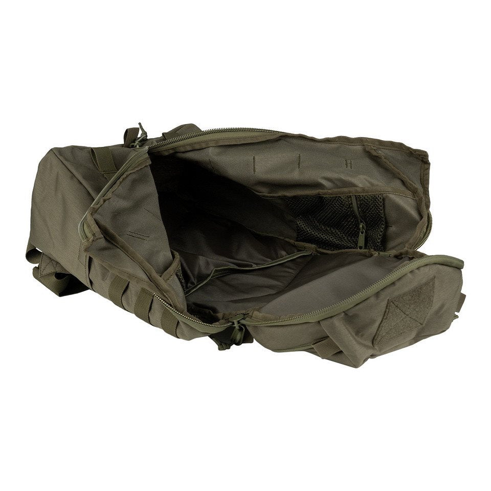 Mochila OPERATOR 20 L verde con entrada frontal no convencional para fácil llenado y acceso al equipo