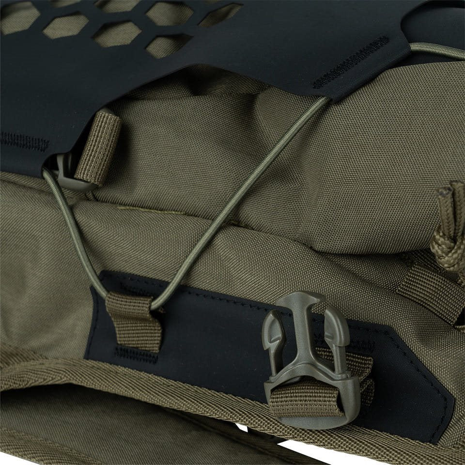 Mochila táctica verde con bolsa de hidratación integrada 2 L