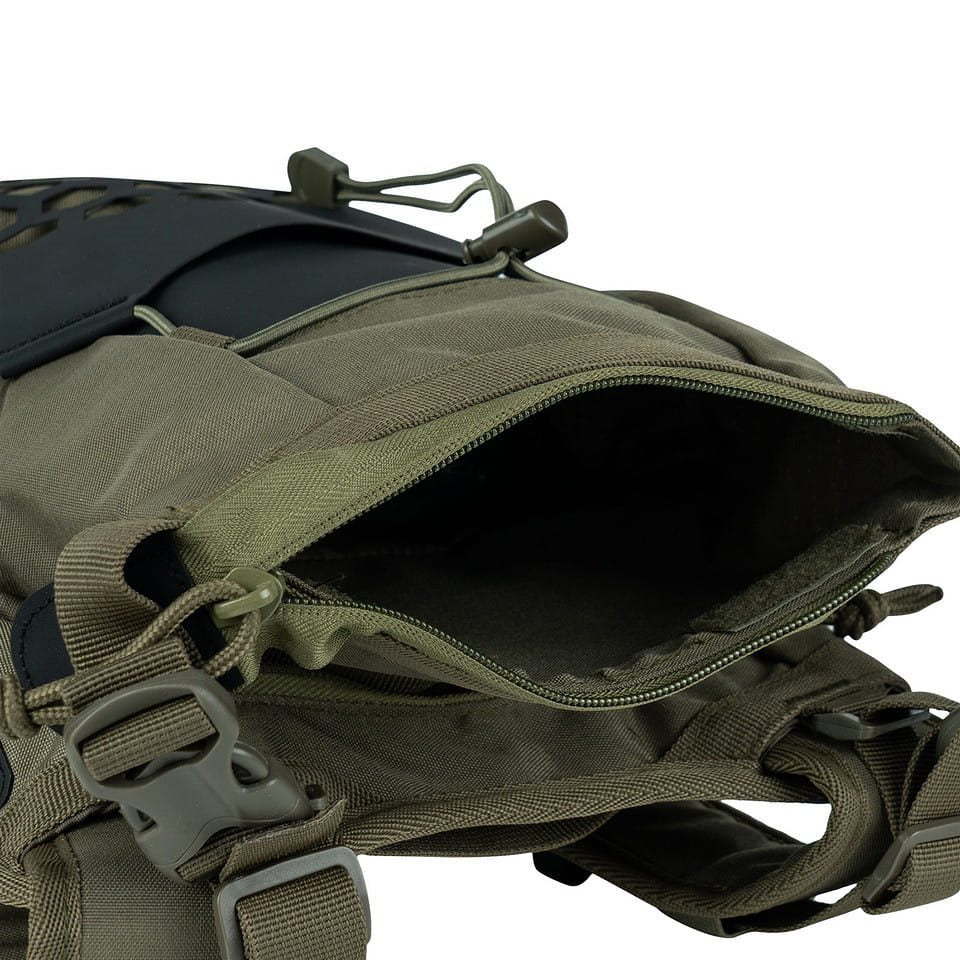 Mochila táctica verde con bolsa de hidratación integrada 2 L