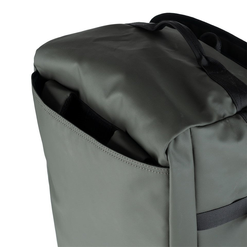 Bolsa de transporte duffle verde 45 litros con correas integradas