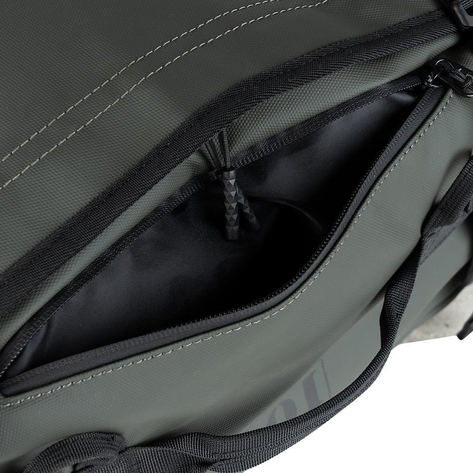 Bolsa de transporte duffle verde 45 litros con correas integradas