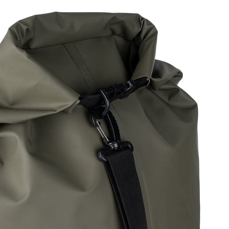 Bolsa náutica MOLLE impermeable verde en PVC 500D con correa ajustable