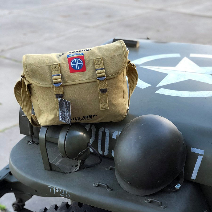 Bolsa bandolera 82nd Airborne de lona color arena con estampado U.S. Army y correa ajustable