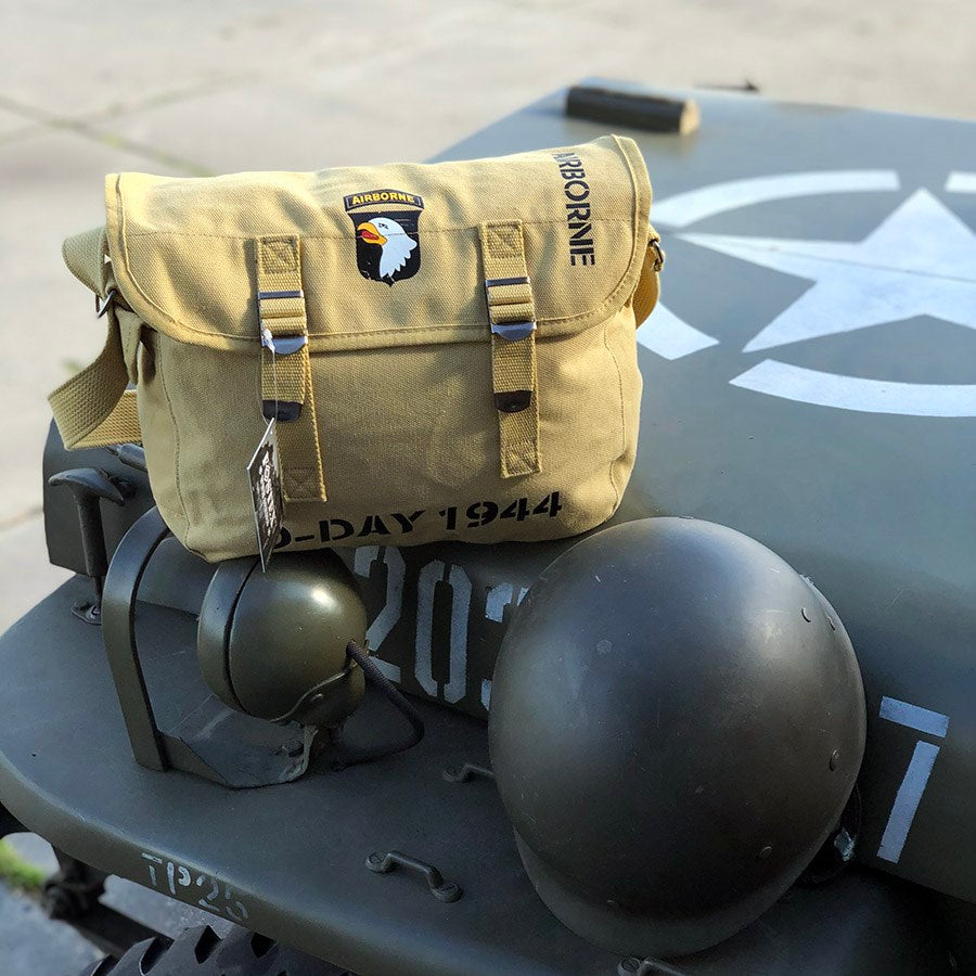 Bolsa bandolera de lona 101st Airborne color arena con estampado frontal