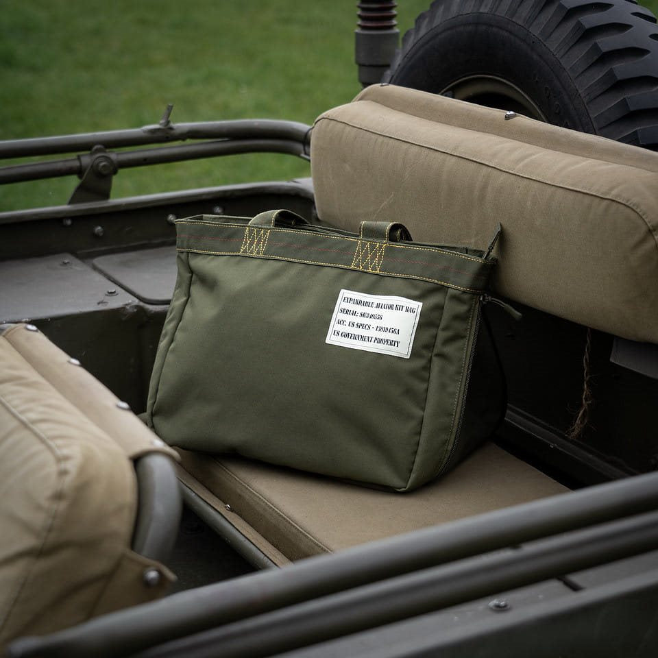 Bolsa AVIATOR expandible con cremallera y bolsillo interior