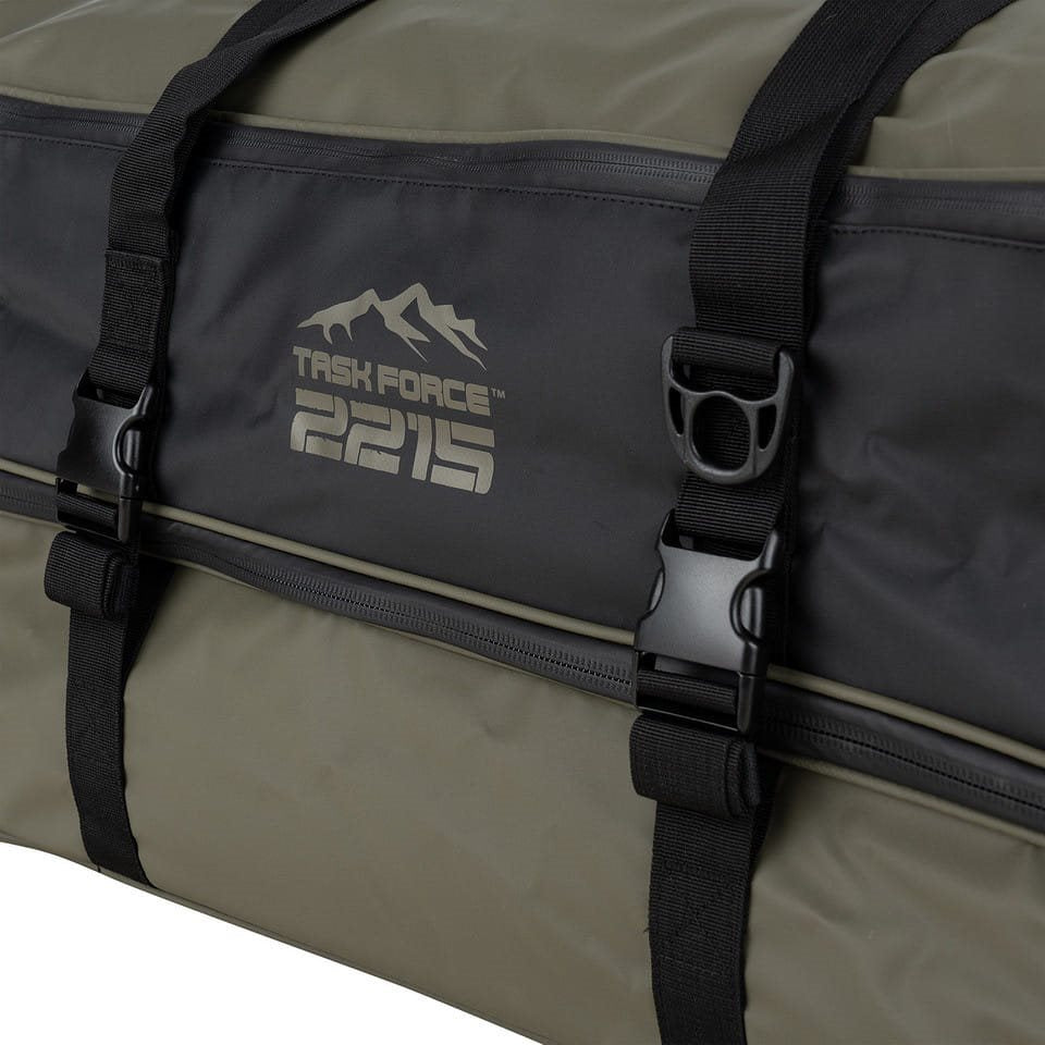 Bolsa de viaje verde COMMANDER PRO impermeable con cremalleras selladas, base reforzada y tres ruedas