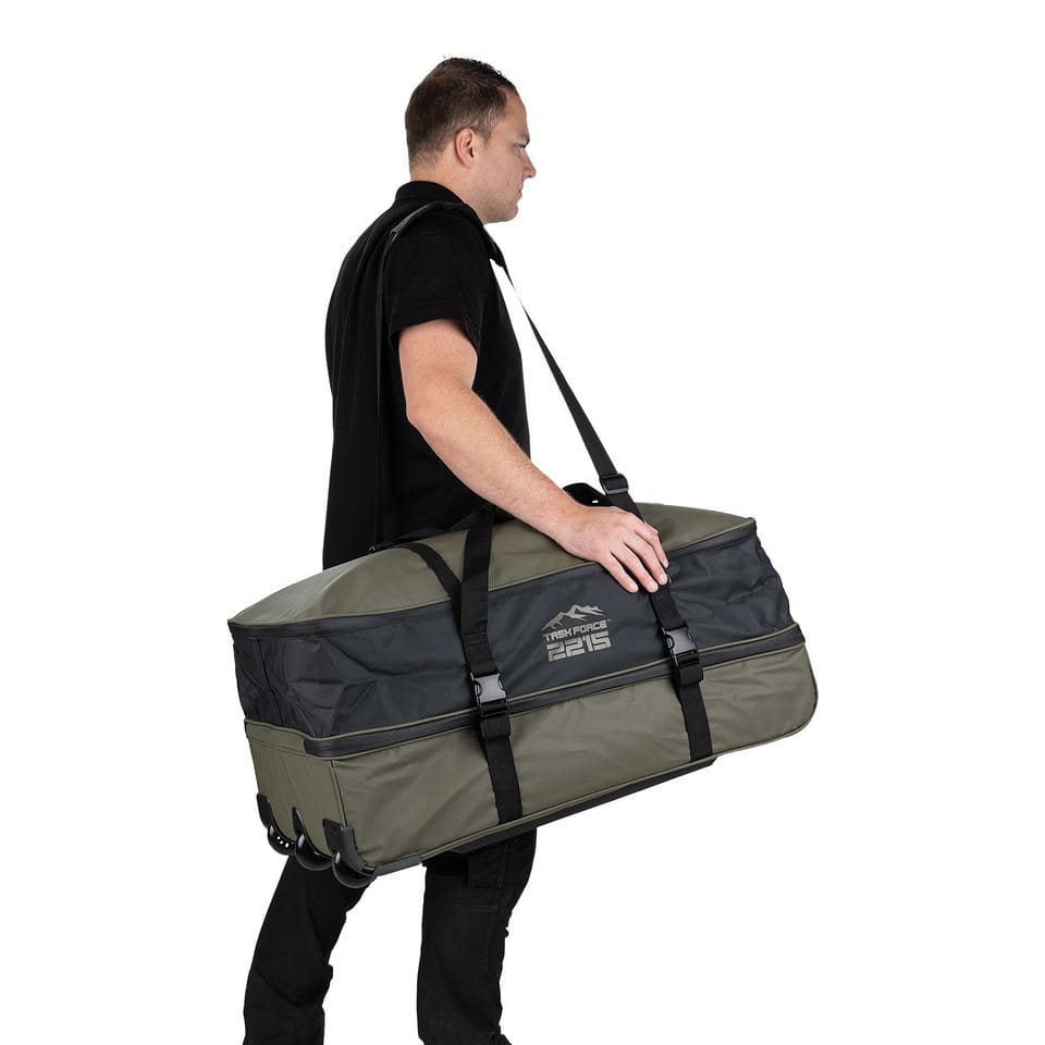 Bolsa de viaje verde COMMANDER PRO impermeable con cremalleras selladas, base reforzada y tres ruedas