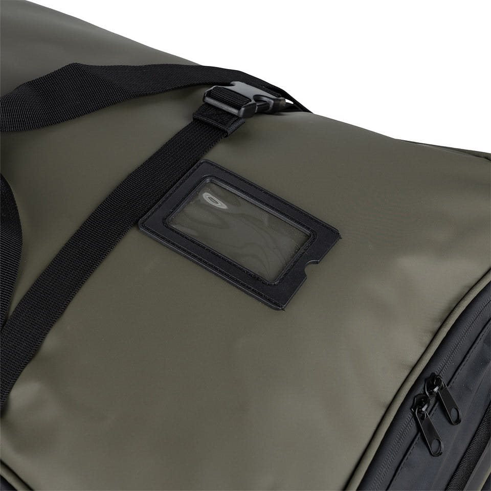 Bolsa de viaje verde COMMANDER PRO impermeable con cremalleras selladas, base reforzada y tres ruedas