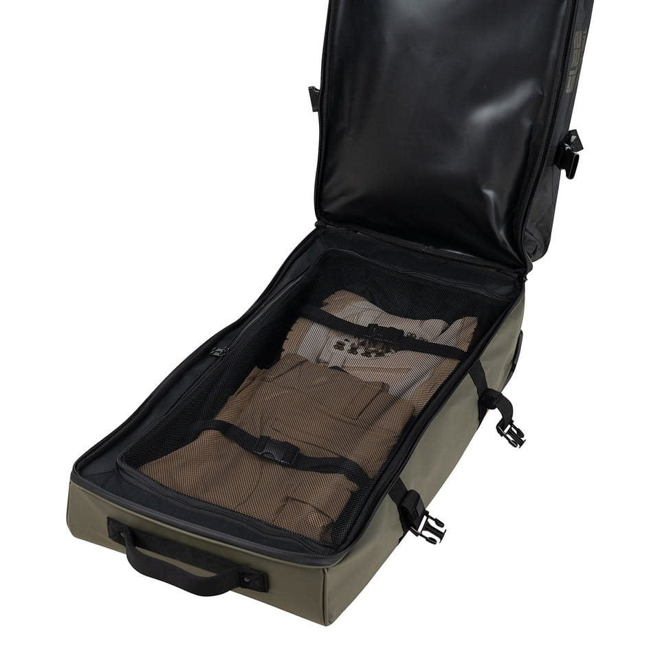 Bolsa de viaje verde COMMANDER PRO impermeable con cremalleras selladas, base reforzada y tres ruedas