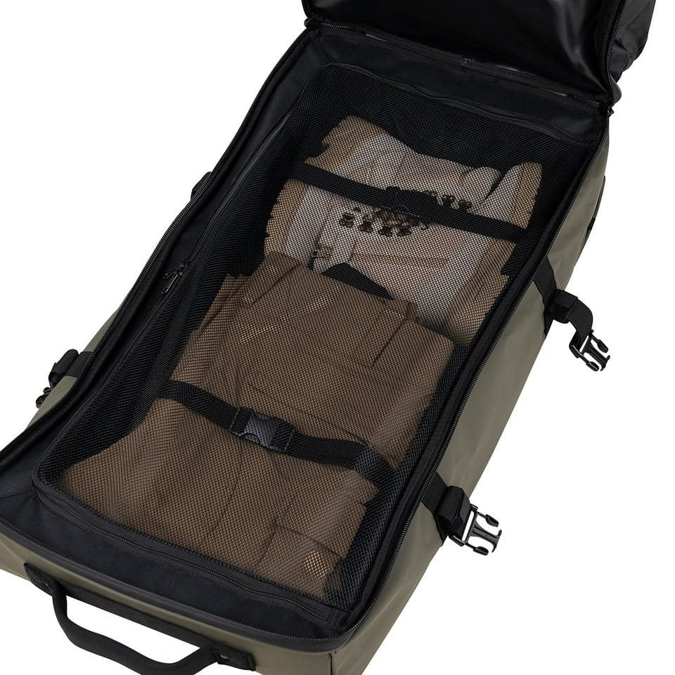 Bolsa de viaje verde COMMANDER PRO impermeable con cremalleras selladas, base reforzada y tres ruedas