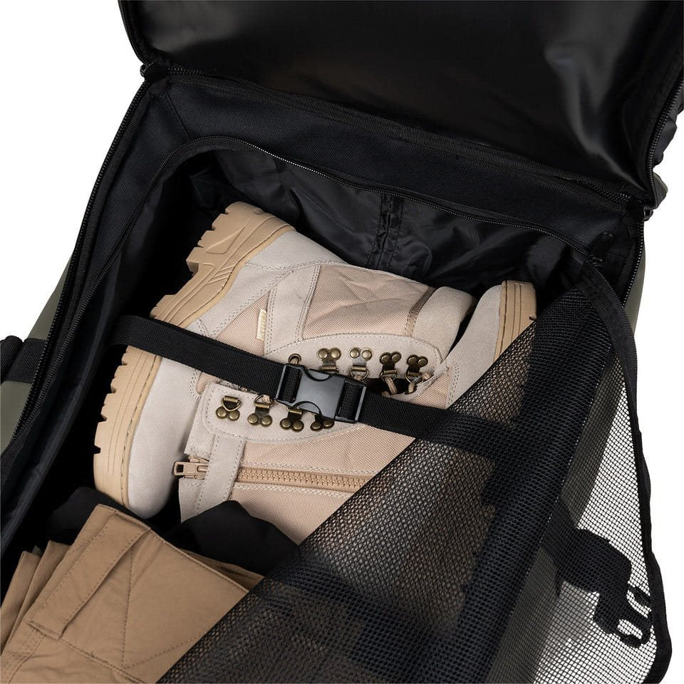 Bolsa de viaje verde COMMANDER PRO impermeable con cremalleras selladas, base reforzada y tres ruedas