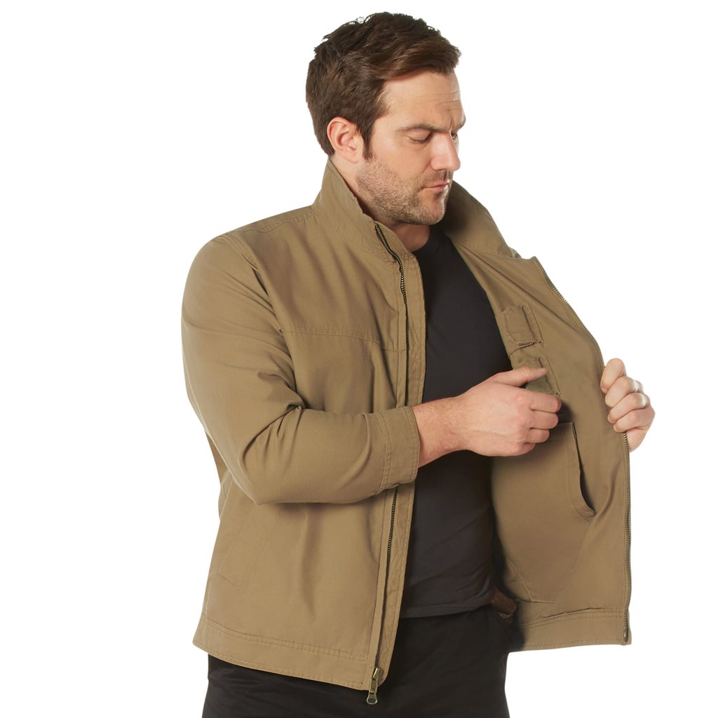 Chaqueta Concealed Carry ligera color coyote con bolsillos internos para portación oculta