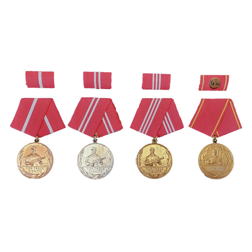 Sada medailí NVA/DDR KAMPFGRUPPE - conjunto de medallas otorgadas en la RDA