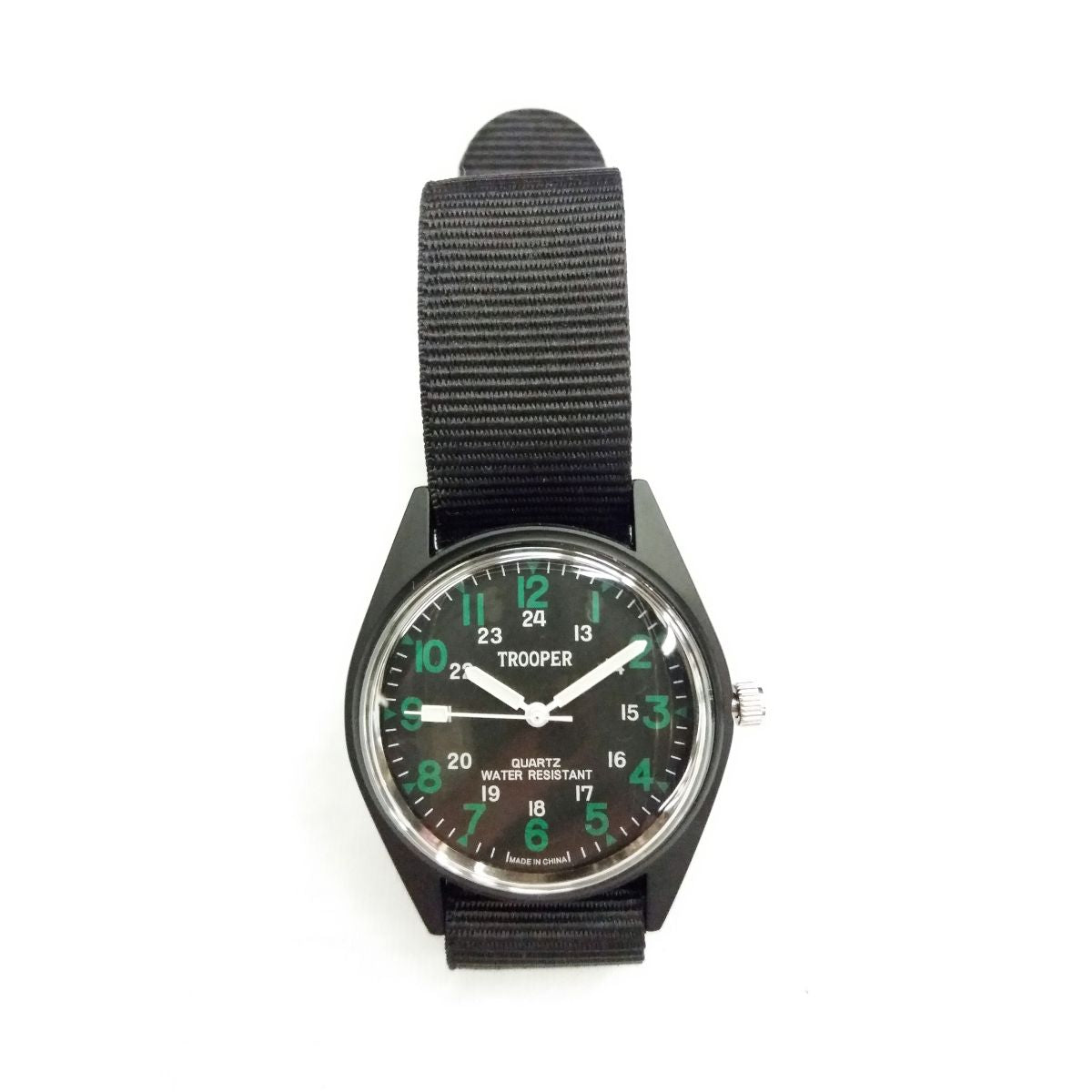 Reloj FIELD negro estilo militar con esfera negra y números verdes