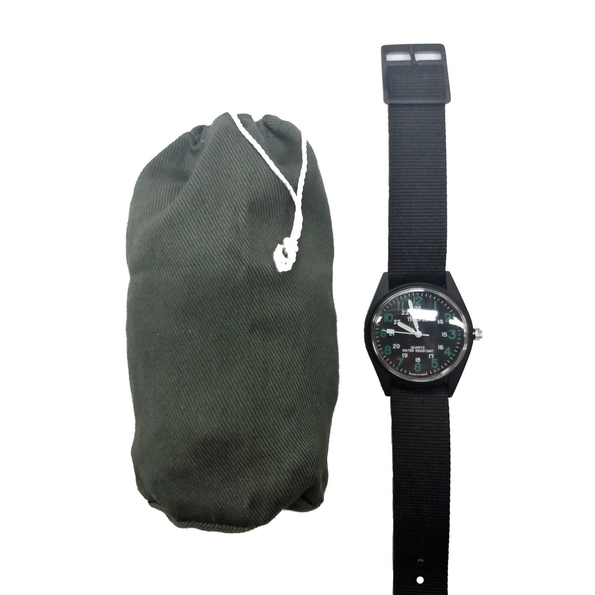 Reloj FIELD negro estilo militar con esfera negra y números verdes