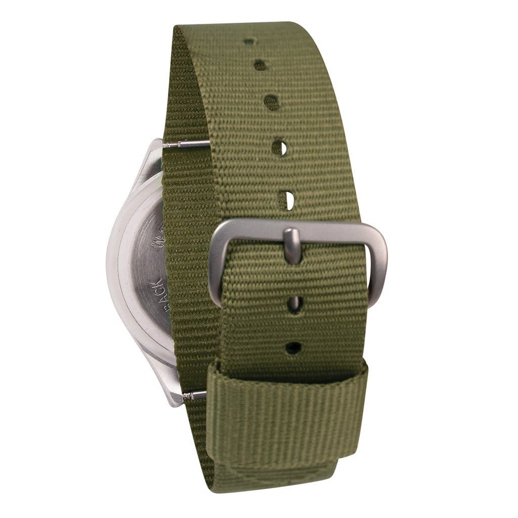 Reloj militar Quartz verde con correa de nylon y caja plateada