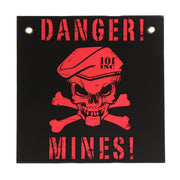 Señal plástica DANGER! MINES! 30 x 30 cm en negro y rojo