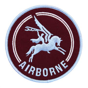 Parche redondo PEGASUS AIRBORNE 10 cm, pegaso azul claro con jinete sobre fondo rojo-marrón