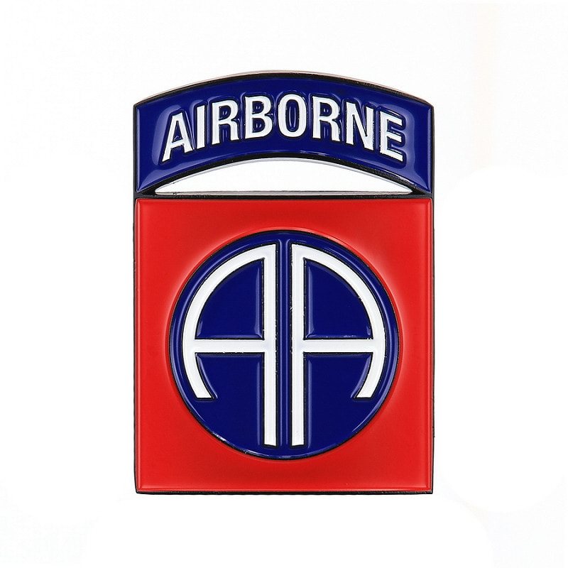 Insignia metálica 82nd Airborne Division en acero con adhesivo incluido