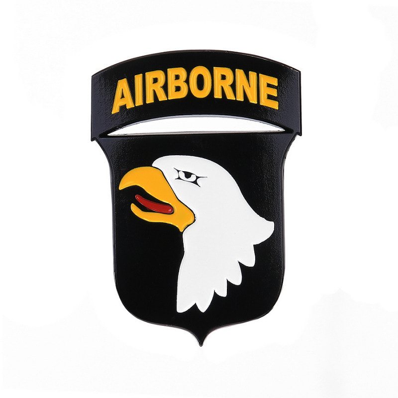 Insignia metálica 101st Airborne Division en acero con adhesivo