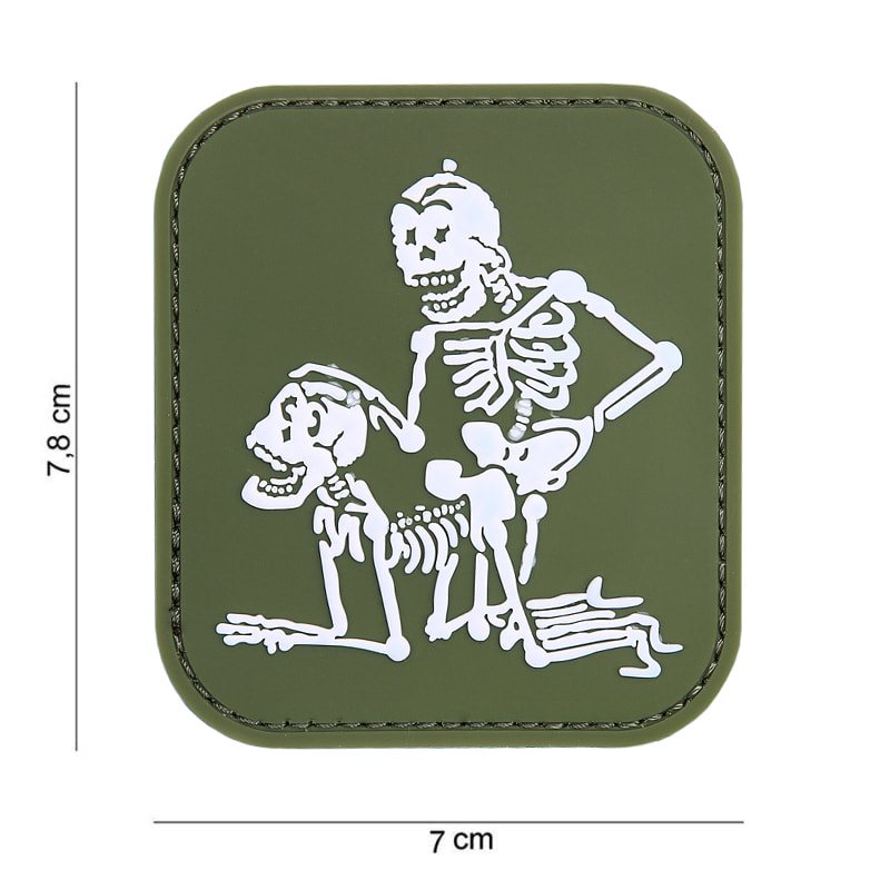 Parche plástico verde con dos calaveras y velcro 7x8 cm