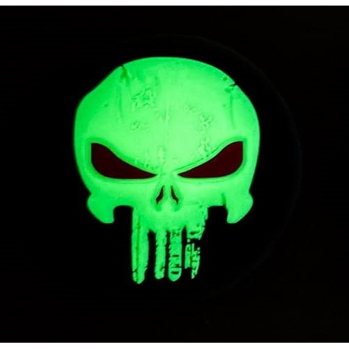 Parche plástico 3D con calavera y ojos rojos para velcro, brilla al iluminarse.
