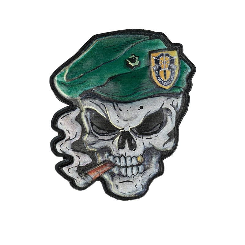 Parche 3D plástico calavera con boina y velcro, aprox. 6,7 x 8,1 cm