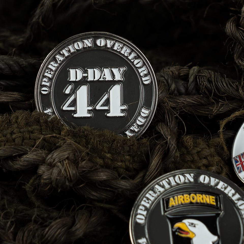 Insignia metálica D-DAY 44 Operation Overlord 3x3 cm