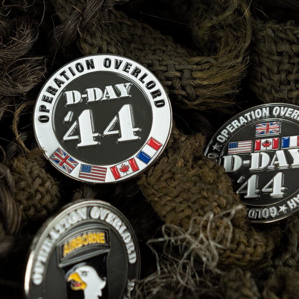 Insignia metálica D-DAY 44 con banderas aliadas, 3x3 cm, conmemorativa del desembarco de Normandía 1944