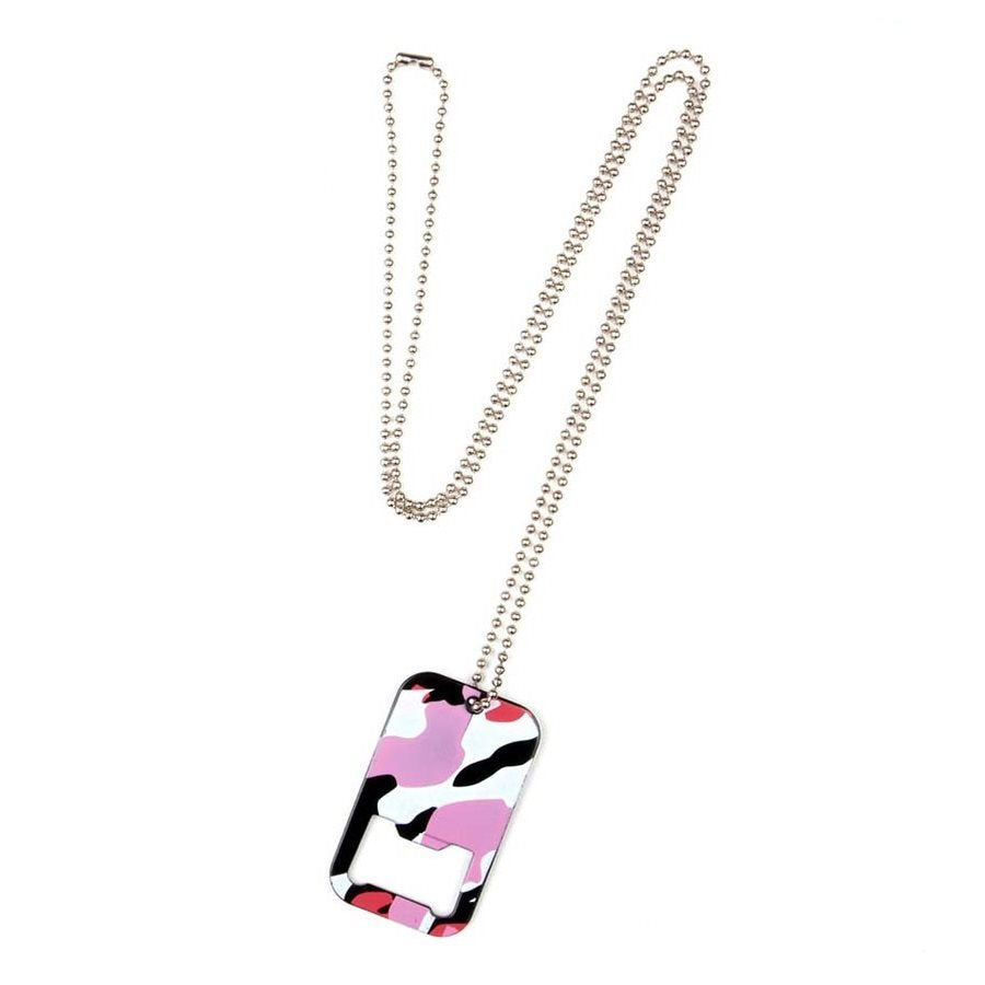 Colgante dog tag REDCAMO con abrebotellas negro, logo POW MIA blanco y cadena plateada