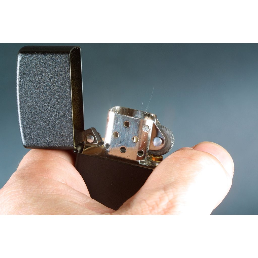 Encendedor ZIPPO negro - imagen del producto