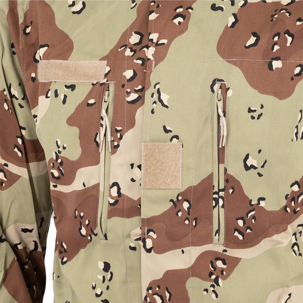 Blusa en patrón de camuflaje desértico