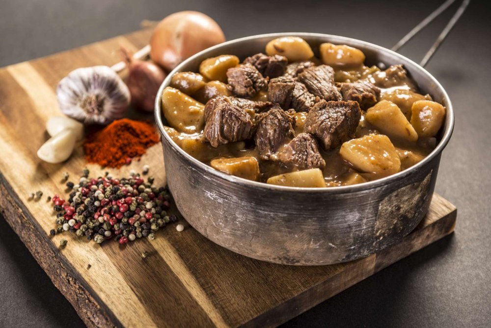 Ración PRO Gulash de ternera con patatas cocidas 400g