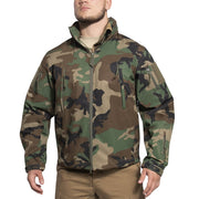 Chaqueta CONCEALED CARRY softshell Woodland con capucha, bolsillos interiores para cargadores