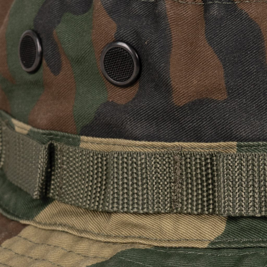 Sombrero Boonie Vintage Woodland Rothco con 4 orificios de ventilación con rejilla, cordón con tope de cuero y anillas para camuflaje